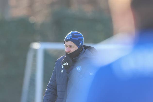 Sirus Motekallemi (Karlsruher SC, Co-Trainer) baut die Uebungen auf, Karlsruher SC Fussball, 2. Bundesliga, Trainingsauftakt Rueckrunde, 2025 2026, 03.01.2026, DFL REGULATIONS PROHIBIT ANY USE OF PHOTOGRAPHS AS IMAGE SEQUENCES AND OR QUASI-VIDEO, Karlsruher SC Fussball, 2. Bundesliga, Trainingsauftakt Rueckrunde, 2025 2026, 03.01.2026 Karlsruhe