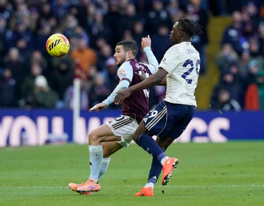 Birmingham, England, 3rd January 2026. Emiliano Buendia of Aston Villa (l) and Dilane Bakwa of Nottingham Forest (r) during the Aston Villa vs Nottingham Forest Premier League match at Villa Park, Birmingham. Picture credit should read: Andrew Yates Sportimage EDITORIAL USE ONLY. No use with unauthorised audio, video, data, fixture lists, club league logos or live services. Online in-match use limited to 120 images, no video emulation. No use in betting, games or single club league player publications. SPI_018_AY_Villa_Forest SPI-4426-0018
