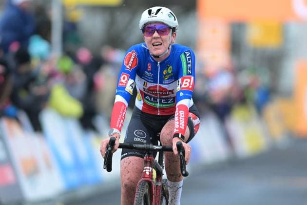 French Amandine Fouquenet celebrates as she crosses the finish line to win the women elite race at the cyclocross cycling event in Gullegem on Saturday 03 January 2026, stage 7 8 in the Superprestige cyclocross cycling competition DAVIDxPINTENS  x153273498x