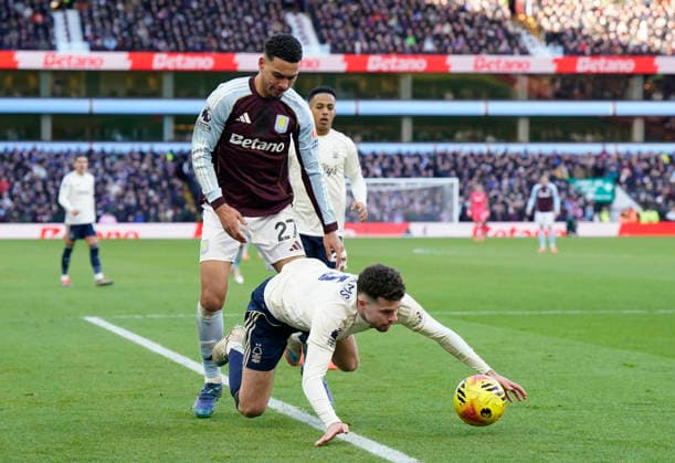 Birmingham, England, 3rd January 2026. Neco Williams of Nottingham Forest shields the ball from Morgan Rogers of Aston Villa during the Aston Villa vs Nottingham Forest Premier League match at Villa Park, Birmingham. Picture credit should read: Andrew Yates Sportimage EDITORIAL USE ONLY. No use with unauthorised audio, video, data, fixture lists, club league logos or live services. Online in-match use limited to 120 images, no video emulation. No use in betting, games or single club league player publications. SPI_033_AY_Villa_Forest SPI-4426-0033