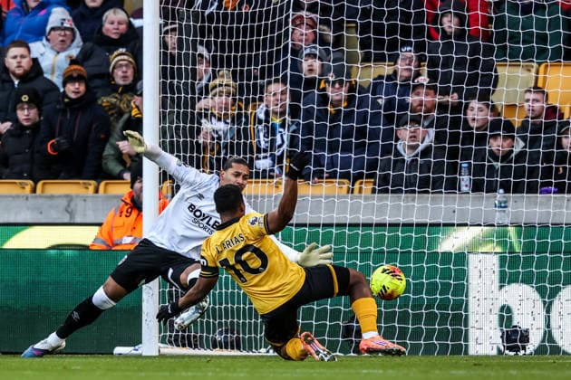 Premier League Wolverhampton Wanderers v West Ham United Jhon Arias of Wolverhampton Wanderers scores to make it 1-0 during the Premier League match Wolverhampton Wanderers vs West Ham United at Molineux, Wolverhampton, United Kingdom, 3rd January 2026 (Photo by Alfie Cosgrove News Images) Wolverhampton Molineux West Midlands United Kingdom Copyright: xAlfiexCosgrove NewsxImagesx