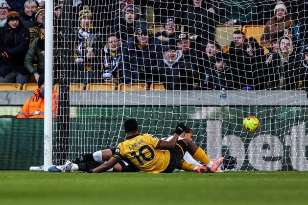 Premier League Wolverhampton Wanderers v West Ham United Jhon Arias of Wolverhampton Wanderers scores to make it 1-0 during the Premier League match Wolverhampton Wanderers vs West Ham United at Molineux, Wolverhampton, United Kingdom, 3rd January 2026 (Photo by Alfie Cosgrove News Images) Wolverhampton Molineux West Midlands United Kingdom Copyright: xAlfiexCosgrove NewsxImagesx