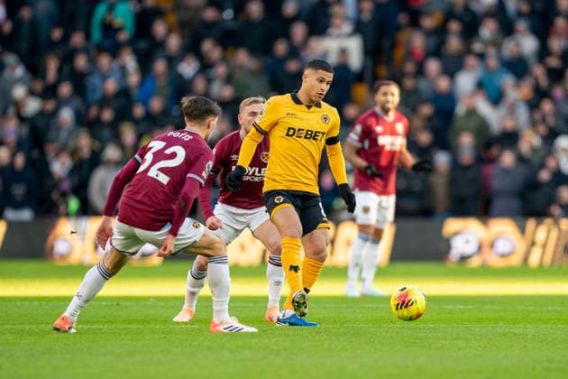 Wolverhampton Wanderers v West Ham United, Premier League Wolverhampton Wanderers midfielder Joao Gomes (8) on the ball during the Wolverhampton Wanderers v West Ham United Premier League match at Molineux Stadium, Wolverhampton, England on 3 January 2026 Credit: Alex Young Every Second Media Editorial use only. All images are copyright Every Second Media Limited. No images may be reproduced without prior permission. All rights reserved. Premier League and Football League images are subject to licensing agreements with Football DataCo Limited. see https: www.football-dataco.com Copyright: xIMAGO EveryxSecondxMediax ESM-1733-0034 AlexxYoungx xEveryxSecondxMediax