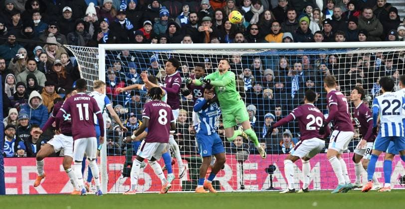 Martin Dubravka the Burnley goalkeeper punches the ball clear during the Premier League match between Brighton and Hove Albion and Burnley at the American Express Stadium , Brighton , UK - 3rd January 2026 Brighton vs Burnley Premier League Football, Amex Stadium, Sussex, UK - 03 Jan 2026Brighton Amex Stadium Sussex United Kingdom Editorial use only. No merchandising. For Football images FA and Premier League restrictions apply inc. no internet mobile usage without FAPL license - for details contact Football Dataco  Copyright: xSimonxDack TPI Shutterstockx 16222248aa