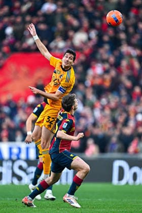 January 3, 2026, Genoa, ITALY: Pisa s Italian forward Stefano Moreo (left) and Genoa™s Danish midfielder Morten Frendrup during the Italian Serie A soccer match Genoa Cfc vs Pisa Sc at Luigi Ferraris stadium in Genoa, Italy, 3 January 2026. ANSA STRINGER. Italy Soccer: Serie A; Genoa Cfc Vs Pisa Sc  - ZUMAa110 20260103_zaf_a110_025 Copyright: xStringerx