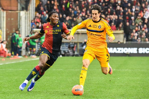 CALCIO - Serie A - Genoa CFC vs Pisa SC Samuele Angori (Pisa) fights for the ball against Brooke Dion Nelson Norton-Cuffy (Genoa) during Genoa CFC vs Pisa SC, Italian soccer Serie A match in Genoa, Italy, January 03 2026 Genoa Italy  Copyright: xIPAxSport ABACAx