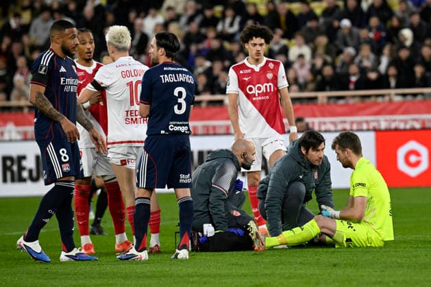 FOOTBALL : AS Monaco VS Olympique Lyonnais - Ligue 1 Mc™Donalds - 03 01 2026 Injury Lukas Hradecky (ASM) - Ligue 1 McDonald™s match between AS Monaco and Olympique Lyonnais on January 03, 2026 at the Louis II Stadium in Monaco. MonacoMonaco  Copyright: xWilliamxCannarellax