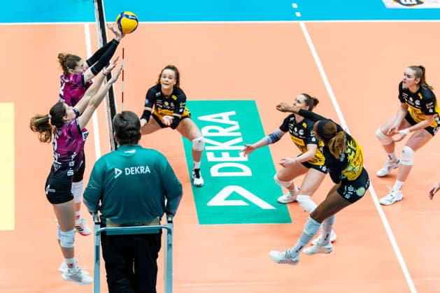 03.01.2026, GER, Volleyball, Frauen, 1.BL, Hauptrunde, Saison 25 26, VfB 91 Suhl Lotto Thueringen - Schwarz-Weiss Erfurt Sanaa Dotson (VfB 91 Suhl Lotto Thueringen), Elizabeth Sandbothe (Schwarz-Weiss Erfurt), Emilie Respaut (Schwarz-Weiss Erfurt) 99817 Eisenach Werner-Assmann-Halle Am Sportp Thüringen Deutschland