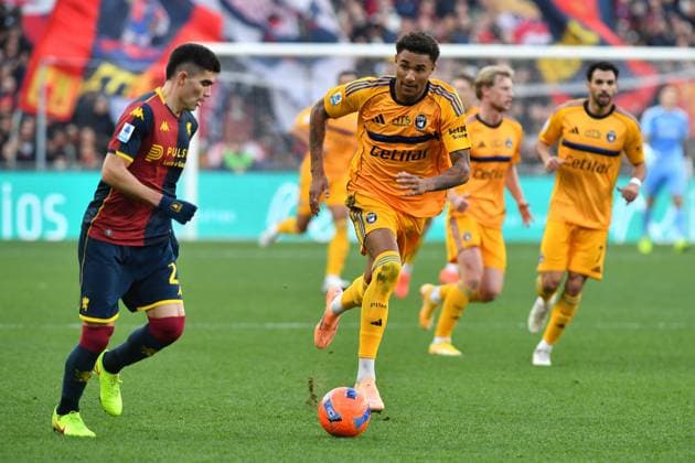 gJohan Felipe Vasquez Ibarra (Genoa) Henrik Wendel Meister (Pisa) during Genoa CFC vs Pisa SC, Italian soccer Serie A match in Genoa, Italy, January 03 2026  Copyright: xGabrielexMasotti IPAxSportx xipa-agency.netx xx IPA_69645788 IPA_Agency_IPA69645788