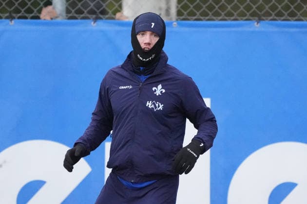 Isac Lidberg (SV Darmstadt 98) ist kalt - 03.01.2026 2. Bundesliga, Saison 25 26: SV Darmstadt 98 Trainingsauftakt, Stadion am Boellenfalltor, emonline, emspor,