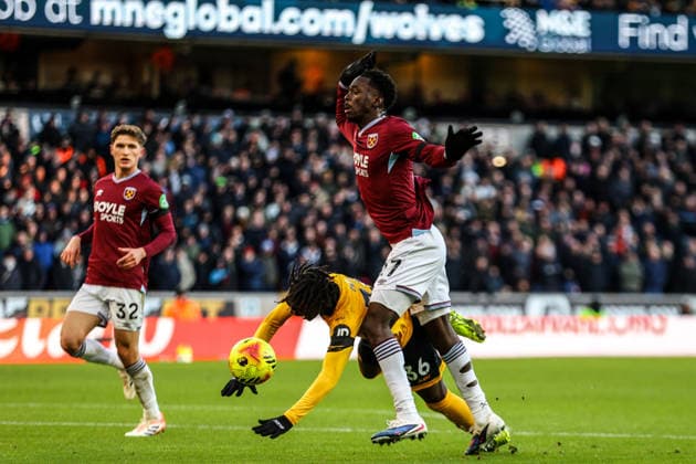 Mateus Mane (36 Wolves) is fouled by Soungoutou Magassa (27 West Ham) resulting in a penalty during the Premier League football match between Wolverhampton Wanderers and West Ham United at Molineux stadium in Wolverhampton, England Copyright: xNataliexMincher SPPx Sportspressphoto_SPR78366