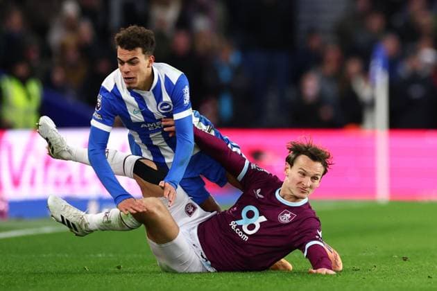 Yasin Ayari of Brighton & Hove Albion tackled by Hjalmar Ekdal of Burnley Brighton and Hove Albion v Burnley, Premier League, Football, American Express Community Stadium, Brighton, UK - 03 Jan 2026Brighton American Express Community Stadi United Kingdom EDITORIAL USE ONLY No use with unauthorised audio, video, data, fixture lists, club league logos or live services. Online in-match use limited to 120 images, no video emulation. No use in betting, games or single club league player publications. Copyright: xSimonxDael Shutterstockx 16220497ag
