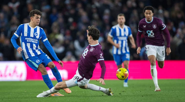 Brighton and Hove Albion v Burnley Premier League Hjalmar Ekdal of Burnley flies into a tackle on Yasin Ayari of Brighton during the Premier League match at the American Express Stadium, Brighton and Hove 03 01 2026 UK Newspapers OUT Copyright: xGraemexWilcocksonx FIL-22742-0075