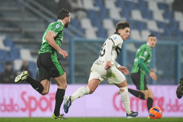 Parma s Adrian Bernabe in action during the Serie A soccer match between Sassuolo and Parma at the Mapei Stadium Cittˆ del Tricolore in Reggio Emilia, north Italy - Saturday, January 3, 2026 - - Soccer -  Copyright: xMassimoxPaolone LaPressex