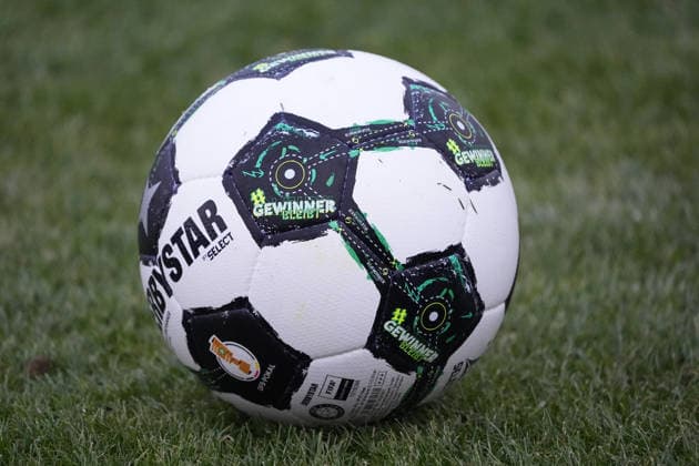 Fussball von Derbystar liegt bereit - 03.01.2026 2. Bundesliga, Saison 25 26: SV Darmstadt 98 Trainingsauftakt, Stadion am Boellenfalltor, emonline, emspor,