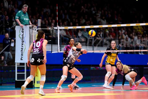 Kinga, Szueks (Aussenangriff, Schwarz Weiss Erfurt, 10), Lotte, Goertz (Libera, Schwarz Weiss Erfurt, 4), Darley Alianza (Schwarz Weiss Erfurt, 14), Monika, Brancuska (Diagonalangriff, VfB Suhl LOTTO Thueringen, 25), Alina, Zellin (Mittelblock, Schwarz Weiss Erfurt, 1) GER, Thueringen, VfB Suhl LOTTO Thüringen gegen Schwarz-Weiss Erfurt, Volleyball, Volleyball Bundesliga, Spielnr. 2084, Samstag, 03.01.2026 GER, Thueringen, VfB Suhl LOTTO Thüringen gegen Schwarz-Weiss Erfurt, Volleyball, Volleyball Bundesliga, Spielnr. 2084, Samstag, 03.01.2026 Eisenach Copyright: xEibner-Pressefoto MartinxHerbstx EP_MHT