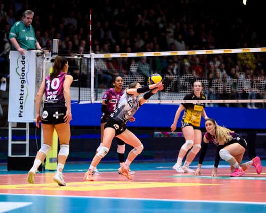 Kinga, Szueks (Aussenangriff, Schwarz Weiss Erfurt, 10), Lotte, Goertz (Libera, Schwarz Weiss Erfurt, 4), Darley Alianza (Schwarz Weiss Erfurt, 14), Monika, Brancuska (Diagonalangriff, VfB Suhl LOTTO Thueringen, 25), Alina, Zellin (Mittelblock, Schwarz Weiss Erfurt, 1) GER, Thueringen, VfB Suhl LOTTO Thüringen gegen Schwarz-Weiss Erfurt, Volleyball, Volleyball Bundesliga, Spielnr. 2084, Samstag, 03.01.2026 GER, Thueringen, VfB Suhl LOTTO Thüringen gegen Schwarz-Weiss Erfurt, Volleyball, Volleyball Bundesliga, Spielnr. 2084, Samstag, 03.01.2026 Eisenach Copyright: xEibner-Pressefoto MartinxHerbstx EP_MHT