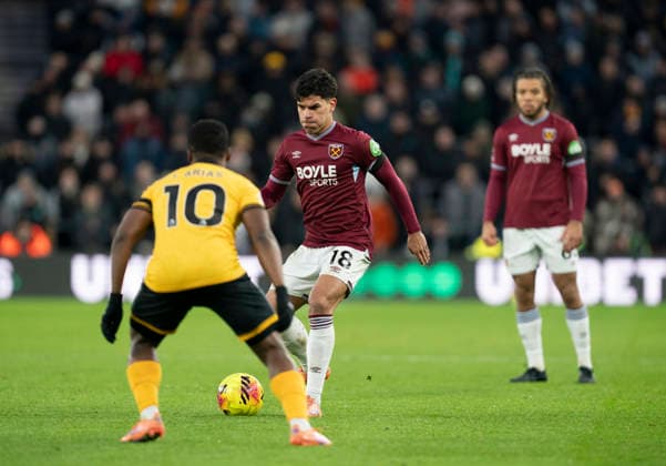 Wolverhampton Wanderers v West Ham United, Premier League West Ham United midfielder Mateus Fernandes (18) on the ball during the Wolverhampton Wanderers v West Ham United Premier League match at Molineux Stadium, Wolverhampton, England on 3 January 2026 Credit: Alex Young Every Second Media Editorial use only. All images are copyright Every Second Media Limited. No images may be reproduced without prior permission. All rights reserved. Premier League and Football League images are subject to licensing agreements with Football DataCo Limited. see https: www.football-dataco.com Copyright: xIMAGO EveryxSecondxMediax ESM-1733-0101 AlexxYoungx xEveryxSecondxMediax