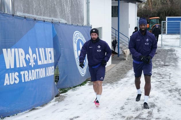 Patric Pfeiffer (SV Darmstadt 98) und Marco Richter (SV Darmstadt 98) kommen zum Training - 03.01.2026 2. Bundesliga, Saison 25 26: SV Darmstadt 98 Trainingsauftakt, Stadion am Boellenfalltor, emonline, emspor,
