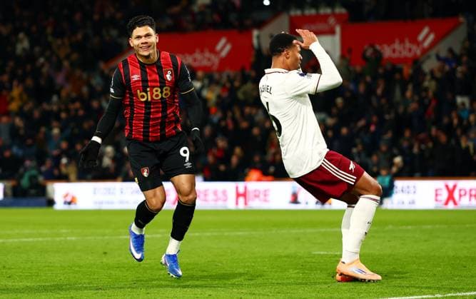 Evanilson of AFC Bournemouth celebrates scoring a goal after making the score 1-0. AFC Bournemouth v Arsenal, Premier League, Football, Vitality Stadium, Bournemouth, UK - 03 Jan 2026Bournemouth Vitality Stadium United Kingdom EDITORIAL USE ONLY No use with unauthorised audio, video, data, fixture lists, club league logos or live services. Online in-match use limited to 120 images, no video emulation. No use in betting, games or single club league player publications. Copyright: xJamesxMarsh Shutterstockx 16220501af
