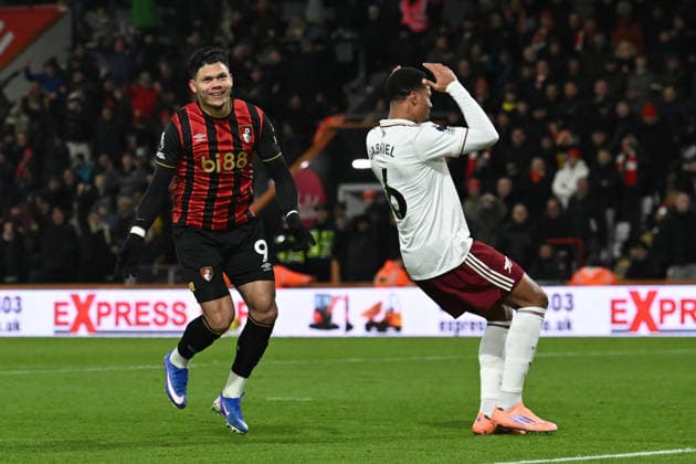 Bournemouth v Arsenal, Premier League Goal 1-0 - Evanilson (9) of AFC Bournemouth celebrates scoring the opening goal during the Premier League match between Bournemouth and Arsenal at the Vitality Stadium, Bournemouth, UK on 3 January 2026. Bournemouth Vitality Stadium Dorset UK Editorial use only DataCo restrictions apply See www.football-dataco.com , Copyright: xGrahamxHuntx PSI-23517-0056