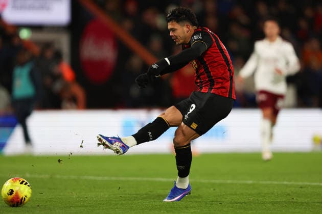 Football - 2025 2026 Premier League - AFC Bournemouth vs Arsenal - Vitality Stadium - Saturday 3rd January 2026 Evanilson of Bournemouth opens the scoring during the Premier League match at the Vitality Stadium COLORSPORT Shaun Boggust 