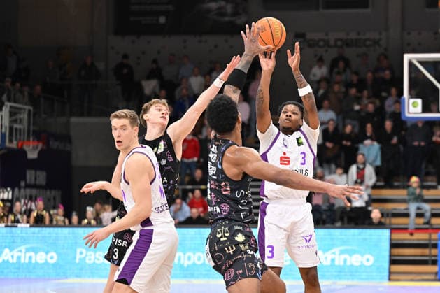 BG Göttingen - Uni Baskets Münster Jordan Sears ( 3, GOT) im Spiel der BARMER 2. Basketball Bundesliga ProA zwischen der BG Göttingen und den Uni Baskets Münster in der Sparkassen-Arena am 03.01.2026 in Göttingen, Deutschland. Göttingen Niedersachsen Deutschland