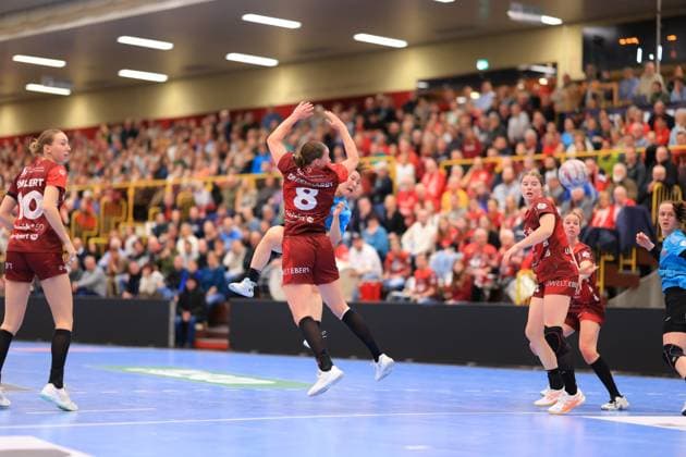 RECORD DATE NOT STATED Szene mit Matilda Ehlert (10; HSG Bensheim Auerbach), Nina Engel (6; HSG Bensheim Auerbach), Luca Farago (19; Thüringer HC) und Amelie Berger (3; HSG Bensheim Auerbach) Szene mit Matilda Ehlert (10; HSG Bensheim Auerbach) und Luca Farago (19; Thüringer HC)