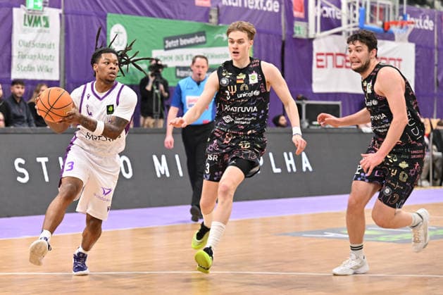 BG Göttingen - Uni Baskets Münster Jordan Sears ( 3, GOT) im Spiel der BARMER 2. Basketball Bundesliga ProA zwischen der BG Göttingen und den Uni Baskets Münster in der Sparkassen-Arena am 03.01.2026 in Göttingen, Deutschland. Göttingen Niedersachsen Deutschland