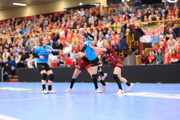 RECORD DATE NOT STATED Szene mit Luca Farago (19; Thüringer HC) und Nina Engel (6; HSG Bensheim Auerbach) Szene mit Luca Farago (19; Thüringer HC) und Nina Engel (6; HSG Bensheim Auerbach)