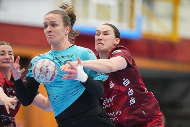 RECORD DATE NOT STATED Szene mit Luca Farago (19; Thüringer HC), Lena Sophia Degenhardt (8; HSG Bensheim Auerbach) und Isabell Hurst (5; HSG Bensheim Auerbach) Szene mit Luca Farago (19; Thüringer HC) und Lena Sophia Degenhardt (8; HSG Bensheim Auerbach)