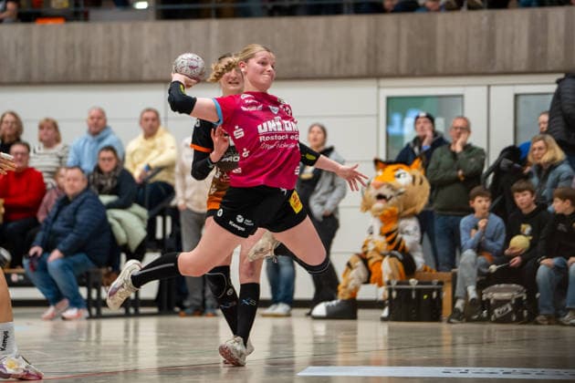 Handball I Frauen I Saison 2025-2026 I 2. Bundesliga I 12. Spieltag I VfL Waiblingen - Rostocker HC I 03.01.2026 Merja Wohlfeil (13, Rostocker HC) im Wurf Waiblingen Rundsporthalle Baden-Württemberg Deutschland Copyright: xLobeca MaxxPetershansx