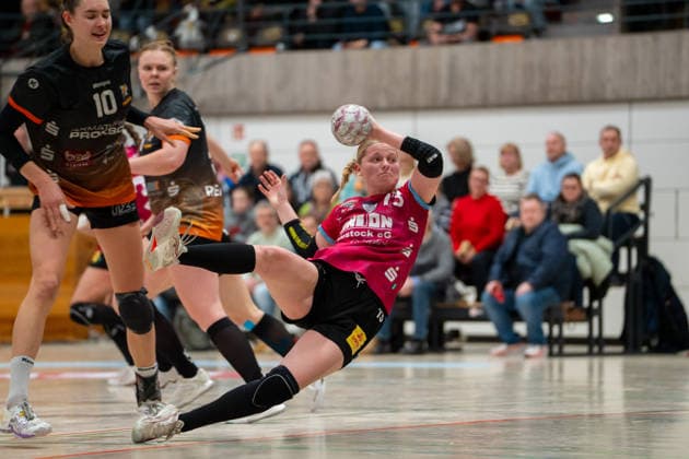 Handball I Frauen I Saison 2025-2026 I 2. Bundesliga I 12. Spieltag I VfL Waiblingen - Rostocker HC I 03.01.2026 Merja Wohlfeil (13, Rostocker HC) im Wurf Waiblingen Rundsporthalle Baden-Württemberg Deutschland Copyright: xLobeca MaxxPetershansx