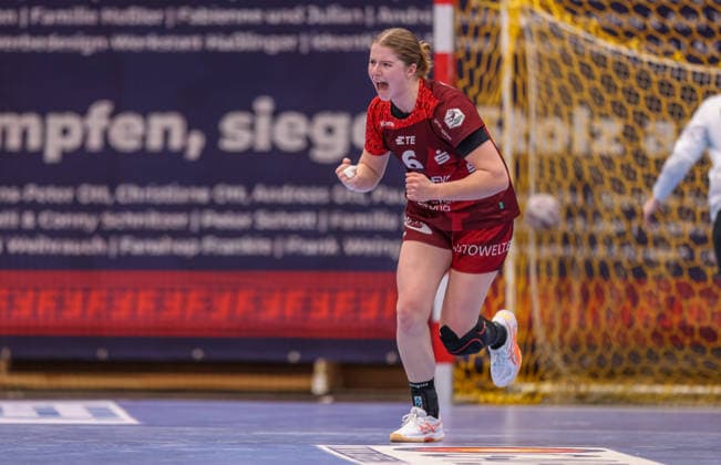 GER, Bensheim, HSG Bensheim Auerbach Flames vs Thüringer HC, Alsco Handball Bundesliga Frauen, Handball, DHB, Spielzeit 2025 2026, Weststadthalle Bensheim, 10. Spieltag im Bild: Nina Engel (HSG Bensheim Auerbach Flames Frauen 6), Tor und Jubel, Emotionen DFB DFL REGULATIONS PROHIBIT ANY USE OF PHOTOGRAPHS AS IMAGE SEQUENCES AND OR QUASI-VIDEO, 03.01.2025 Copyright: HMBxMedia HendrikxHamelau