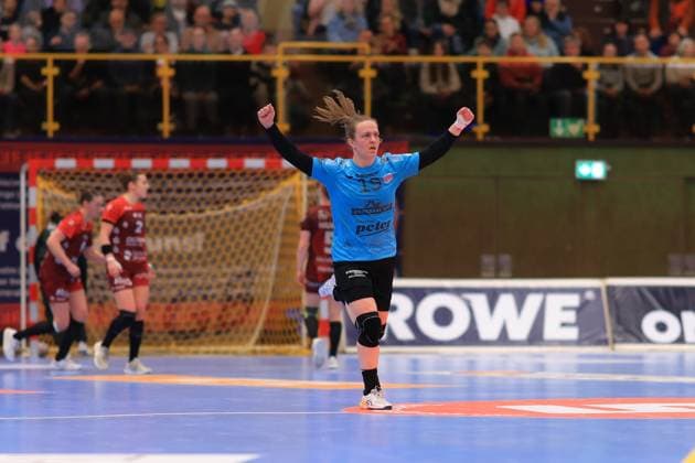 RECORD DATE NOT STATED Szene mit Luca Farago (19; Thüringer HC) und Spielern von Team HSG Bensheim Auerbach Szene mit Luca Farago (19; Thüringer HC)