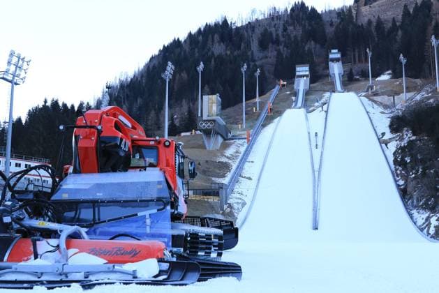 Milano Cortina 2026 Winter Olympic Games, Olympische Spiele, Olympia, OS - Ski jumping, Skispringen, Ski, nordisch Hill Pierre Teyssot MAXPPP ; Milano Cortina 2026 Winter Olympic Games - Ski Jumping Hill. Predazzo, Italy on January 3, 2026. Preparation of the ski jumping hill and production of snow with snow guns a month ahead of the next Winter Olympic Games. Ski Jumping Hill Pierre Teyssot Maxppp Predazzo Trentino South Tyrol Italy  Copyright: xMAXPPPxPierrexTeyssotx PT7_2980 PT7_2980