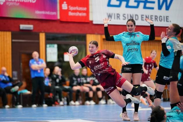 RECORD DATE NOT STATED Szene mit Luca Farago (19; Thüringer HC) und Isabell Hurst (5; HSG Bensheim Auerbach) Szene mit Luca Farago (19; Thüringer HC) und Isabell Hurst (5; HSG Bensheim Auerbach)