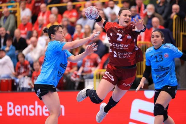 RECORD DATE NOT STATED Szene mit Mareike Thomaier (2; HSG Bensheim Auerbach), Natsuki Aizawa (23; Thüringer HC) und Giulia Guarieiro (13; Thüringer HC) Szene mit Mareike Thomaier (2; HSG Bensheim Auerbach) und Giulia Guarieiro (13; Thüringer HC)
