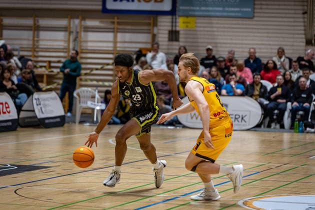 KeVaughn Allen (BBC Bayreuth, 23) Lucas Mayer (Bozic Estriche Knights Kirchheim, 08) GER, Bozic Estriche Knights Kirchheim vs. BBC Bayreuth, BARMER 2. Basketball Bundesliga, 16. Spieltag, Saison 2025 2026, 03.01.2026 GER, Bozic Estriche Knights Kirchheim vs. BBC Bayreuth, BARMER 2. Basketball Bundesliga, 16. Spieltag, Saison 2025 2026, 03.01.2026 Kirchheim an der Teck Copyright: xEibner-Pressefoto NinaxSanderx EP_NSR