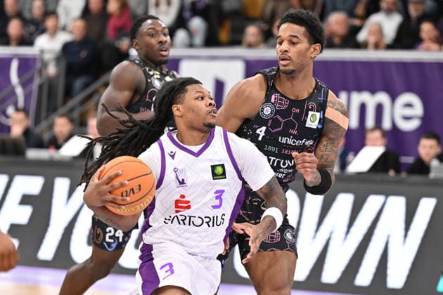BG Göttingen - Uni Baskets Münster Jordan Sears ( 3, GOT) und Nick McMullen ( 4, MS) im Spiel der BARMER 2. Basketball Bundesliga ProA zwischen der BG Göttingen und den Uni Baskets Münster in der Sparkassen-Arena am 03.01.2026 in Göttingen, Deutschland. Göttingen Niedersachsen Deutschland