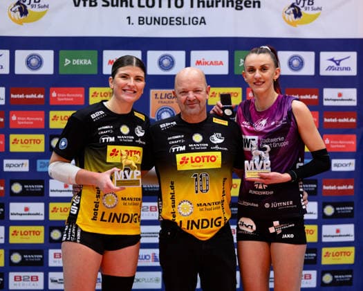Isabel, Kovacic (Diagonal, Schwarz Weiss Erfurt, 11), McKenzie, Foley (Aussenangriff, VfB Suhl LOTTO Thueringen, 8) werdennach dem Spiel ausgezeichnet. GER, VfB Suhl LOTTO Thueringen gegen Schwarz-Weiss Erfurt, Frauen, Volleyball, Bundesliga, Spielnr. 2084, 03.01.2026 GER, VfB Suhl LOTTO Thueringen gegen Schwarz-Weiss Erfurt, Frauen, Volleyball, Bundesliga, Spielnr. 2084, 03.01.2026 Eisenach Copyright: xEibner-Pressefoto MartinxHerbstx EP_MHT