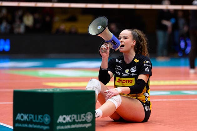 Laura, Berger (Mittelblock, VfB Suhl LOTTO Thueringen, 11) nach dem Sieg gegen Erfurt. GER, VfB Suhl LOTTO Thueringen gegen Schwarz-Weiss Erfurt, Frauen, Volleyball, Bundesliga, Spielnr. 2084, 03.01.2026 GER, VfB Suhl LOTTO Thueringen gegen Schwarz-Weiss Erfurt, Frauen, Volleyball, Bundesliga, Spielnr. 2084, 03.01.2026 Eisenach *** Laura, Berger middle block, VfB Suhl LOTTO Thueringen, 11 after the win against Erfurt GER, VfB Suhl LOTTO Thueringen against Schwarz Weiss Erfurt, Women, Volleyball, Bundesliga, Match no. 2084, 03 01 2026 GER, VfB Suhl LOTTO Thueringen against Schwarz Weiss Erfurt, Women, Volleyball, Bundesliga, Match no. 2084, 03 01 2026 Eisenach Copyright: xEibner-Pressefoto MartinxHerbstx EP_MHT