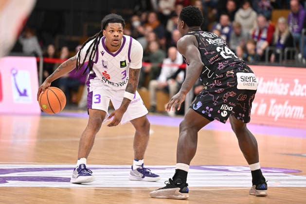 BG Göttingen - Uni Baskets Münster Jordan Sears ( 3, GOT) und Jason Ani ( 24, MS) im Spiel der BARMER 2. Basketball Bundesliga ProA zwischen der BG Göttingen und den Uni Baskets Münster in der Sparkassen-Arena am 03.01.2026 in Göttingen, Deutschland. Göttingen Niedersachsen Deutschland