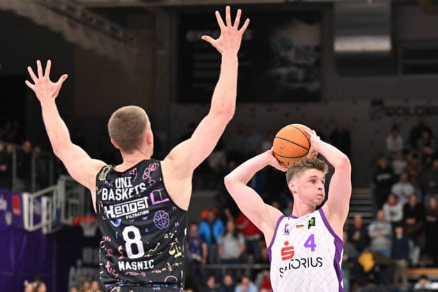 BG Göttingen - Uni Baskets Münster Daniel Kirchner ( 4, GOT) und Neil Masnic ( 8, MS) im Spiel der BARMER 2. Basketball Bundesliga ProA zwischen der BG Göttingen und den Uni Baskets Münster in der Sparkassen-Arena am 03.01.2026 in Göttingen, Deutschland. Göttingen Niedersachsen Deutschland
