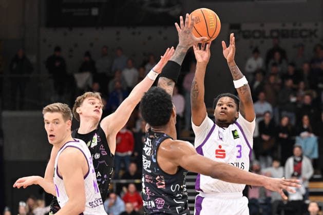 BG Göttingen - Uni Baskets Münster Jordan Sears ( 3, GOT) im Spiel der BARMER 2. Basketball Bundesliga ProA zwischen der BG Göttingen und den Uni Baskets Münster in der Sparkassen-Arena am 03.01.2026 in Göttingen, Deutschland. Göttingen Niedersachsen Deutschland