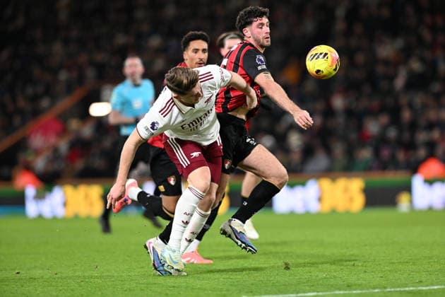Bournemouth v Arsenal Premier League Viktor Gyokeres of Arsenal tries to find a way past Marcos Senesi of Bournemouth uring the Premier League match at the Vitality Stadium, Bournemouth 03 01 2026 UK Newspapers OUT Copyright: xJeremyxLandeyx FIL-22741-0048