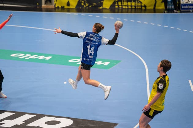 Borussia Dortmund (GER) vs. HSG Blomberg-Lippe (GER), Handball, 1. Handball Bundesliga Frauen, 11. Spieltag, 3.1.2026, Saision 2025 2026, Dortmund Ona Vegue (HSG Blomberg-Lippe, 14) im Torwurf Dortmund Sporthalle Wellinghofen Deutschland