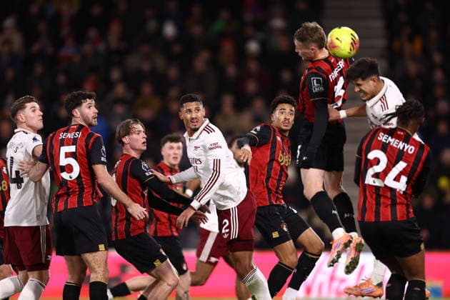 Bournemouth v Arsenal 03 January 2026, Bournemouth - Premier League Football - Bournemouth v Arsenal - Viktor Gyokeres of Arsenal, Marcos Senesi and Alex Scott of Bournemouth and William Saliba of Arsenal - Photo: Jacques Feeney Offside. Bournemouth UK Copyright: xJacquesxFeeneyx xOffsidexOffside