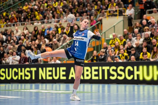 Borussia Dortmund (GER) vs. HSG Blomberg-Lippe (GER), Handball, 1. Handball Bundesliga Frauen, 11. Spieltag, 3.1.2026, Saision 2025 2026, Dortmund Ona Vegue (HSG Blomberg-Lippe, 14) bei einem 7-Meter Wurf Dortmund Sporthalle Wellinghofen Deutschland