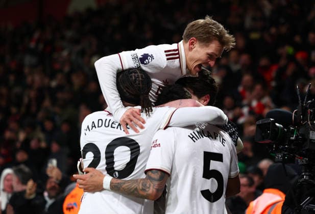 Bournemouth, England, 3rd January 2026. Declan Rice of Arsenal celebrates with team mates after scoring to make it 2-1 during the AFC Bournemouth vs Arsenal Premier League match at the Vitality Stadium, Bournemouth. Picture credit should read: Paul Terry Sportimage EDITORIAL USE ONLY. No use with unauthorised audio, video, data, fixture lists, club league logos or live services. Online in-match use limited to 120 images, no video emulation. No use in betting, games or single club league player publications. SPI_048_PT_Bournemouth_Arsenal SPI-4428-0049